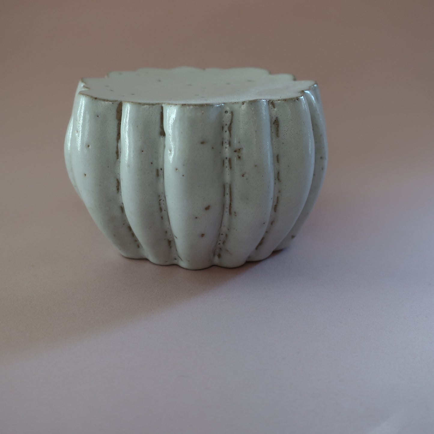 くも台皿 丸(径約8.5㎝) 白