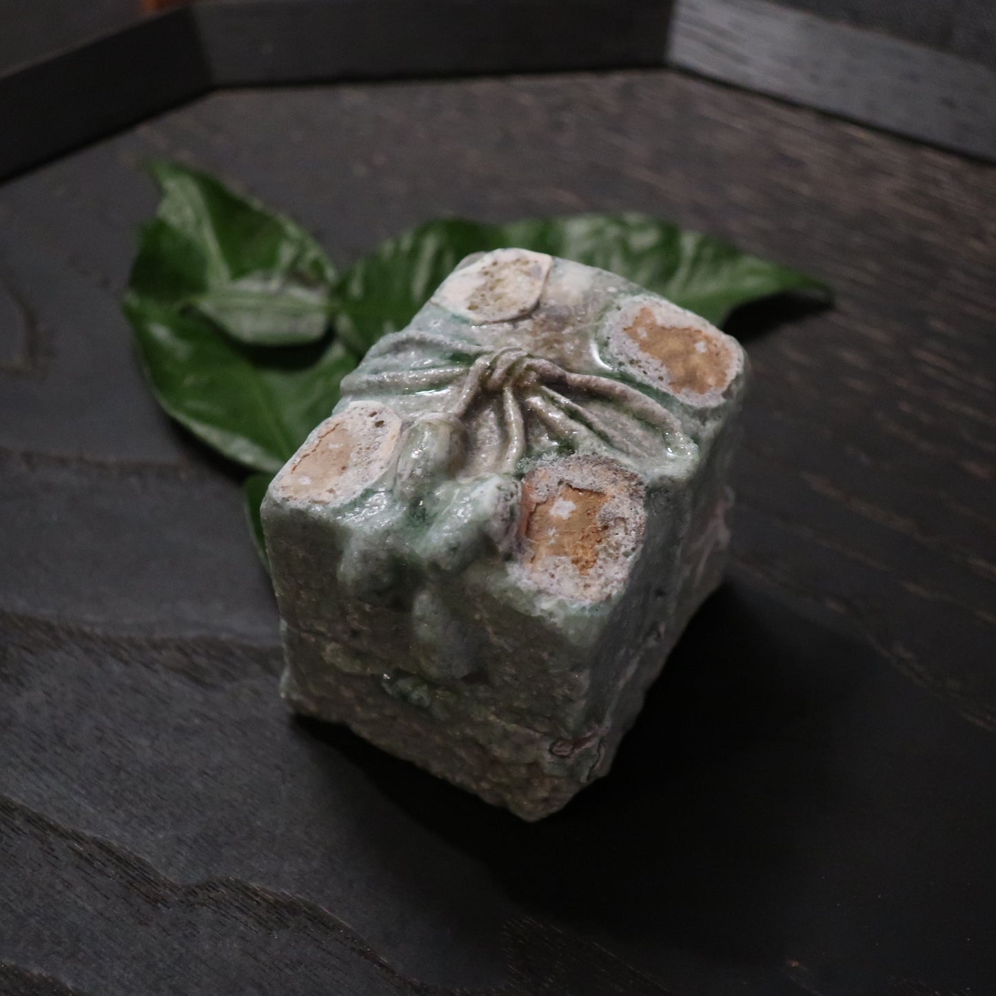 唐津灰被玉手箱香合