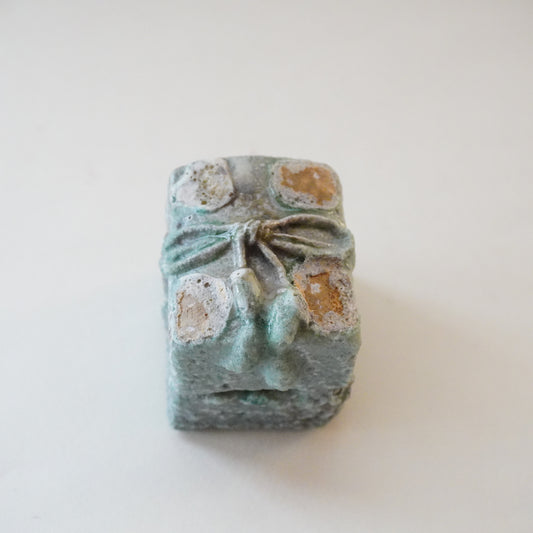 唐津灰被玉手箱香合