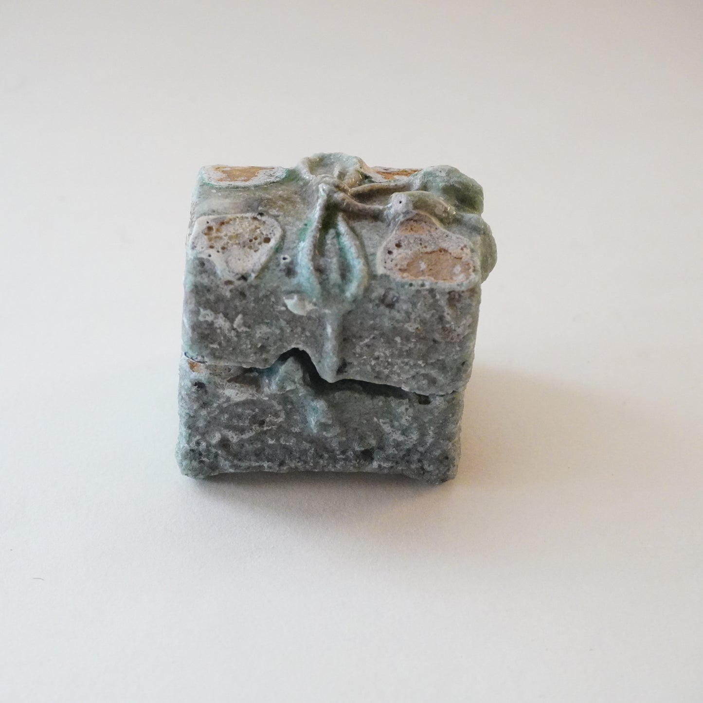 唐津灰被玉手箱香合