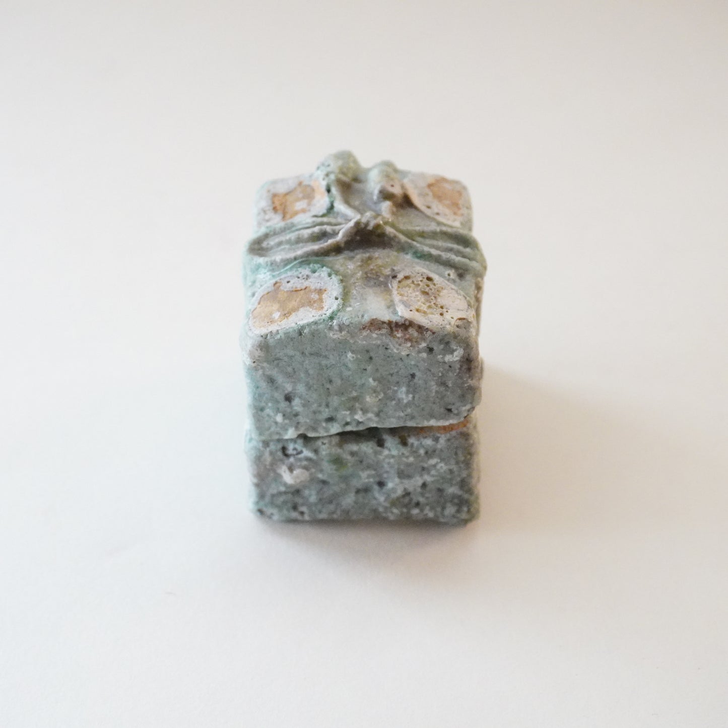 唐津灰被玉手箱香合