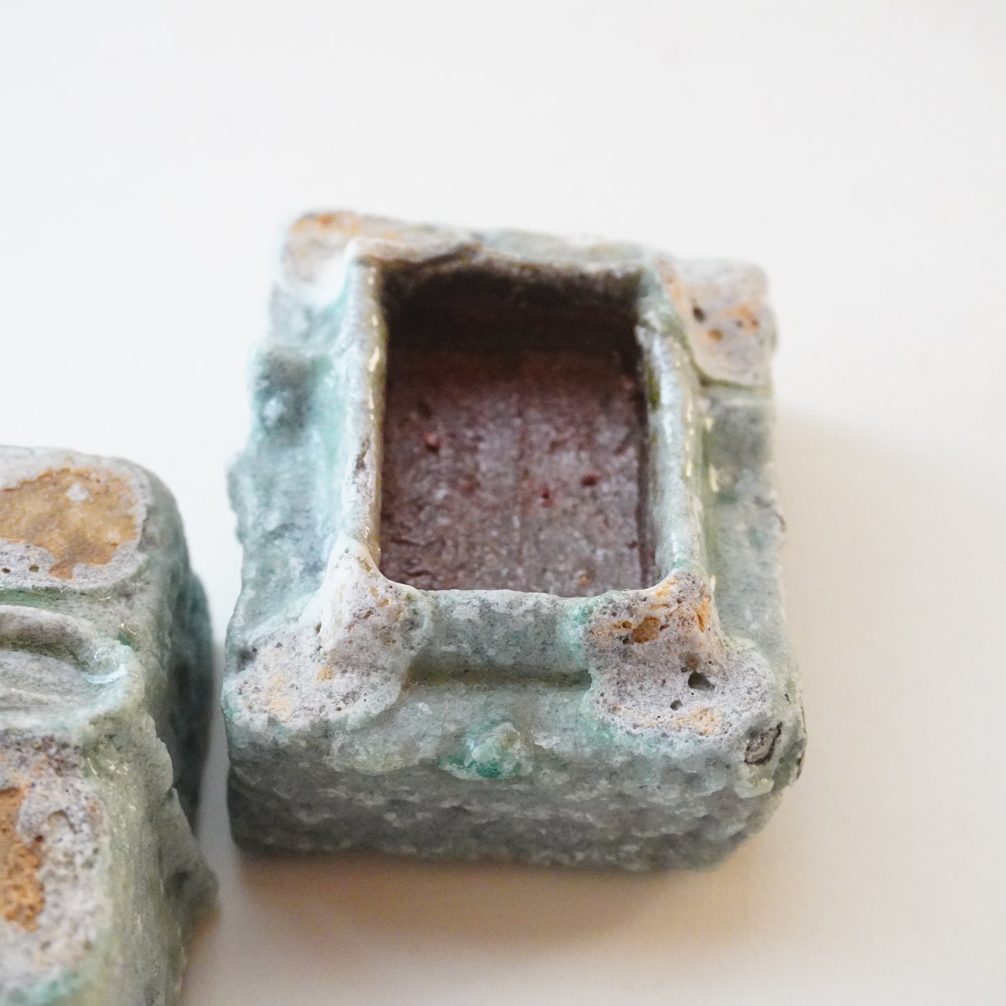 唐津灰被玉手箱香合