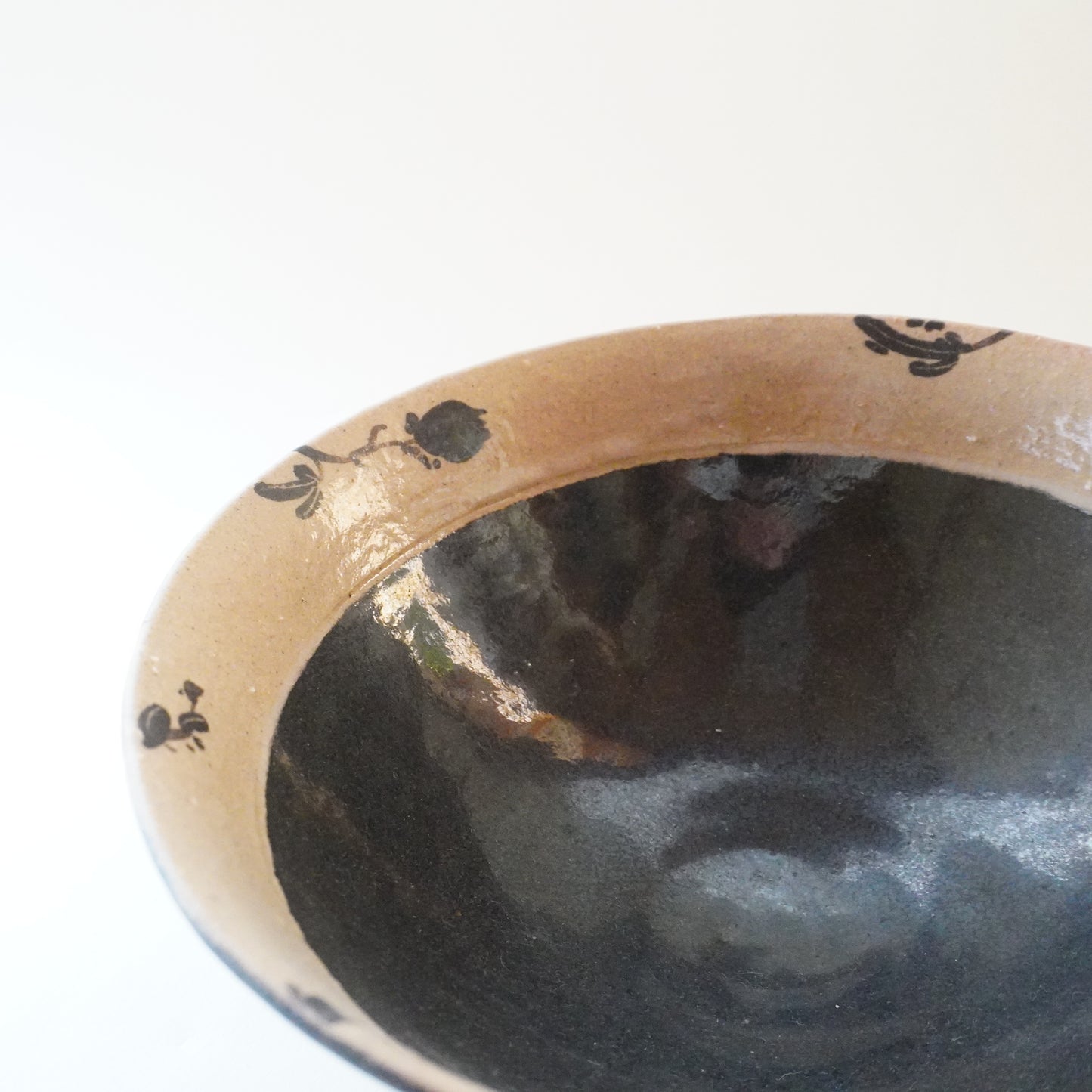 黒絵唐津鉢