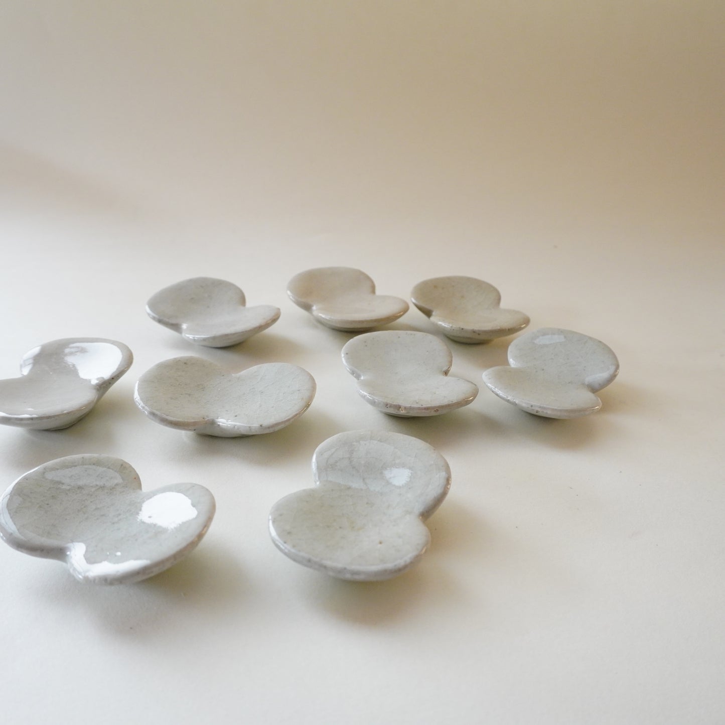 蝶の箸置き（白）