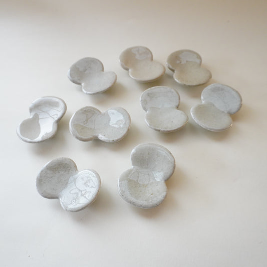 蝶の箸置き（白）