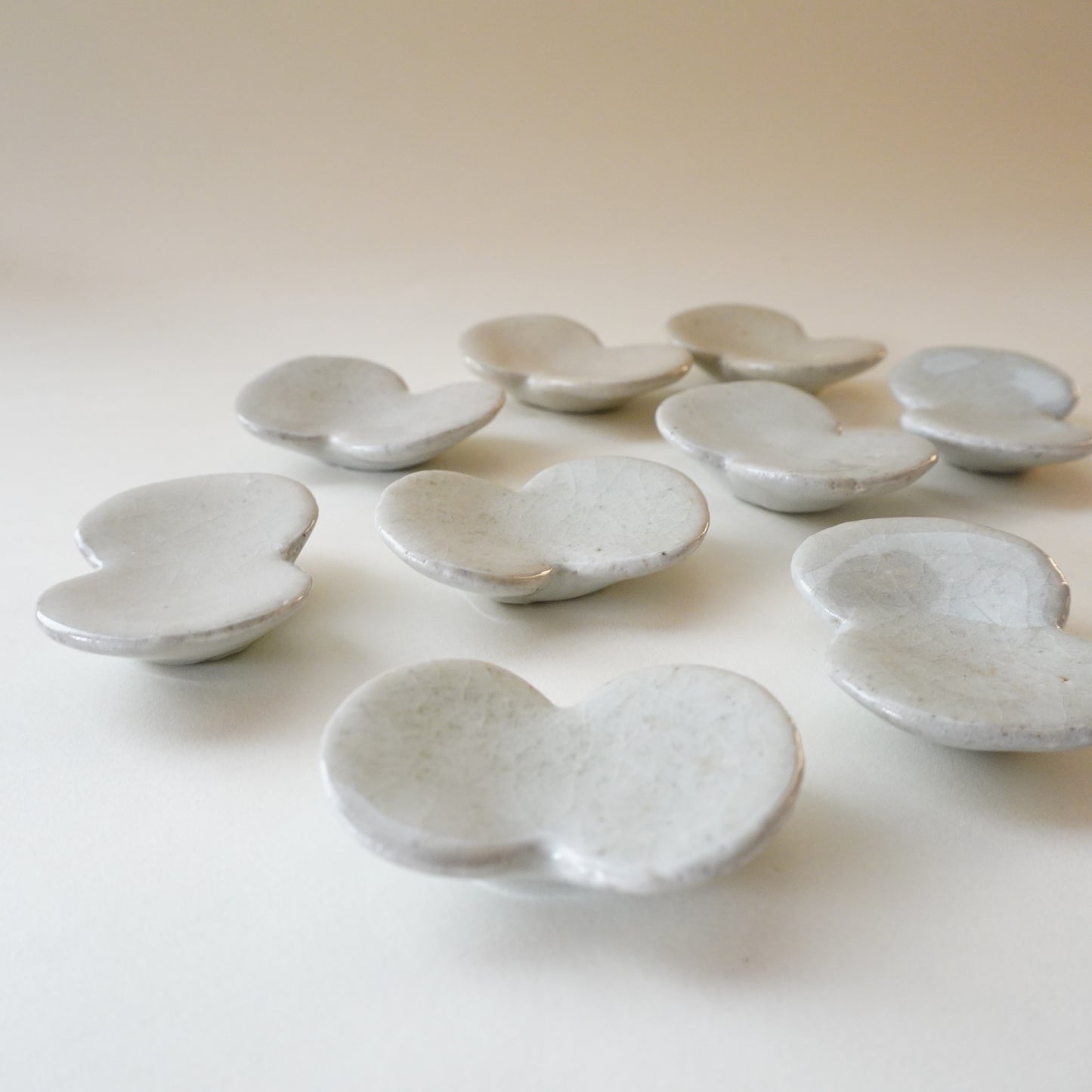 蝶の箸置き（白）