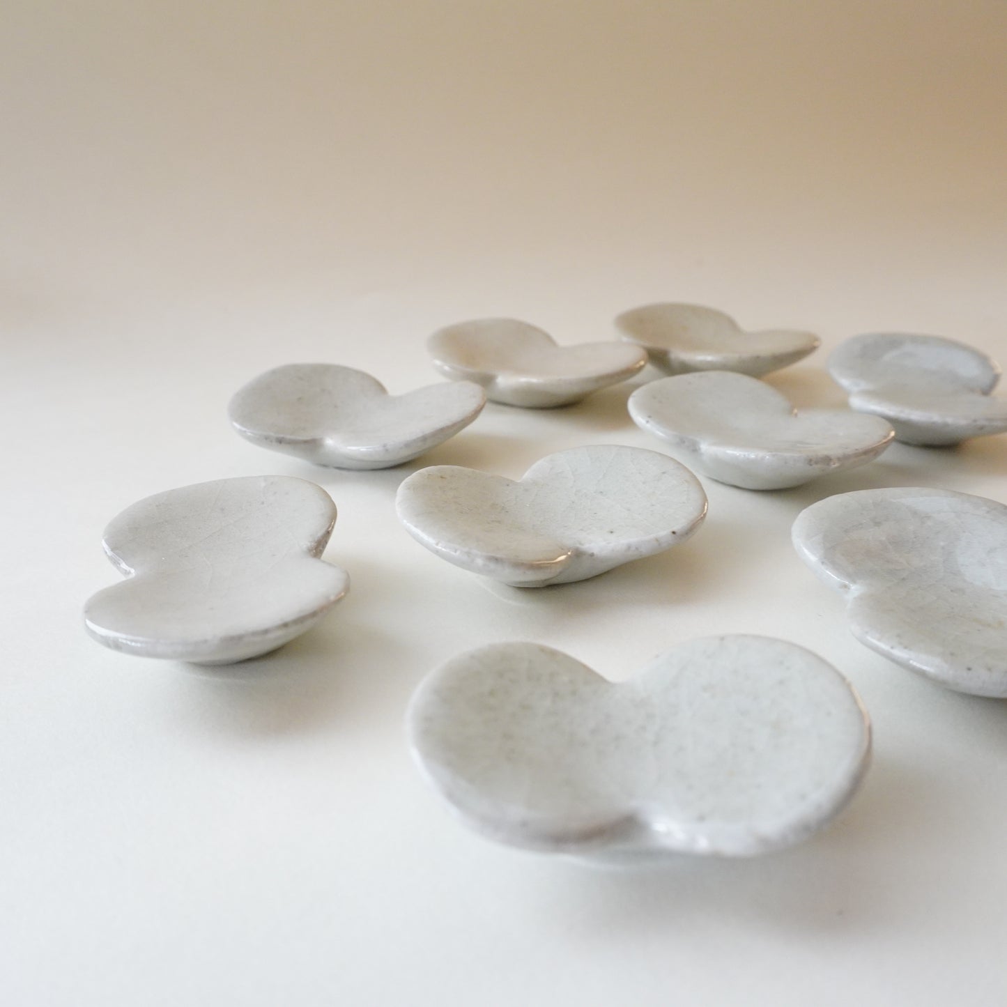 蝶の箸置き（白）