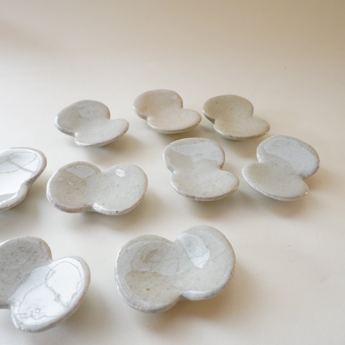 蝶の箸置き（白）