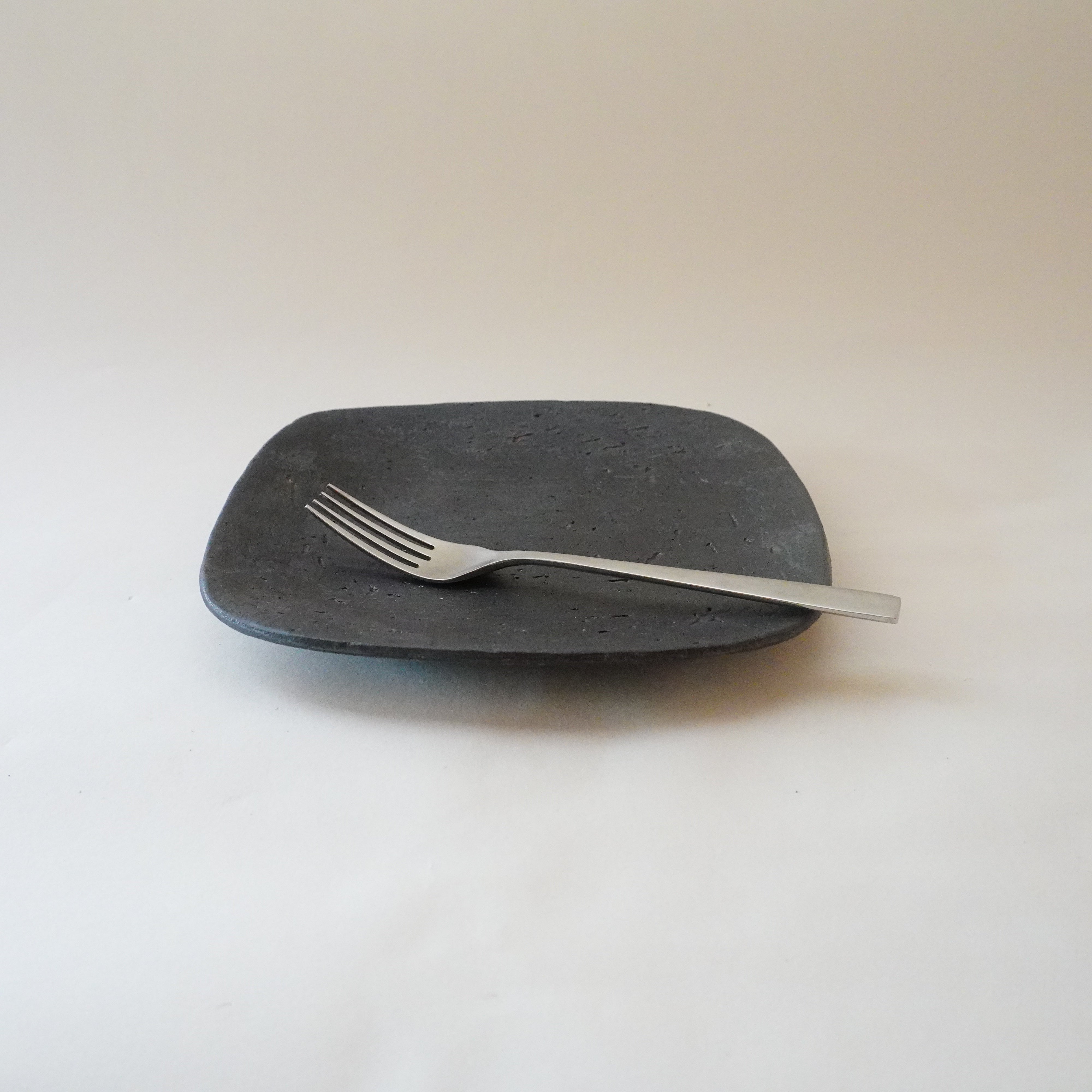 ishiharanoe_squareplate – gallery soyo