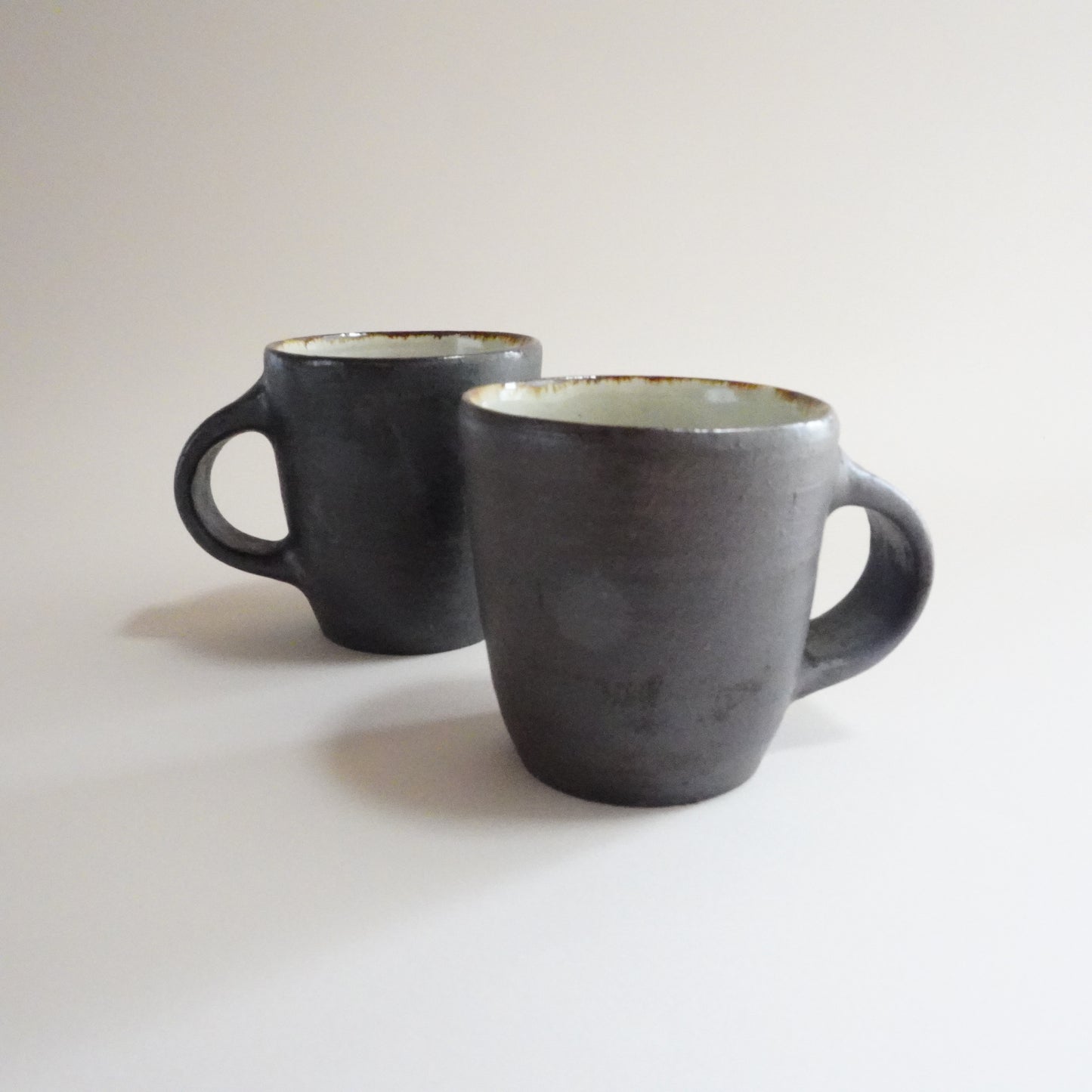 細いコーヒーカップ（黒）