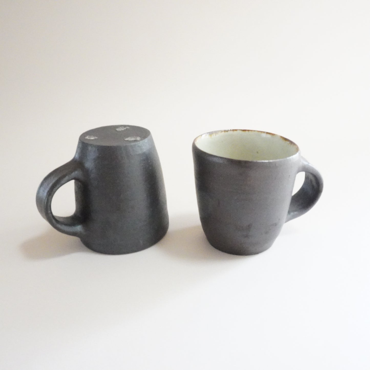 細いコーヒーカップ（黒）