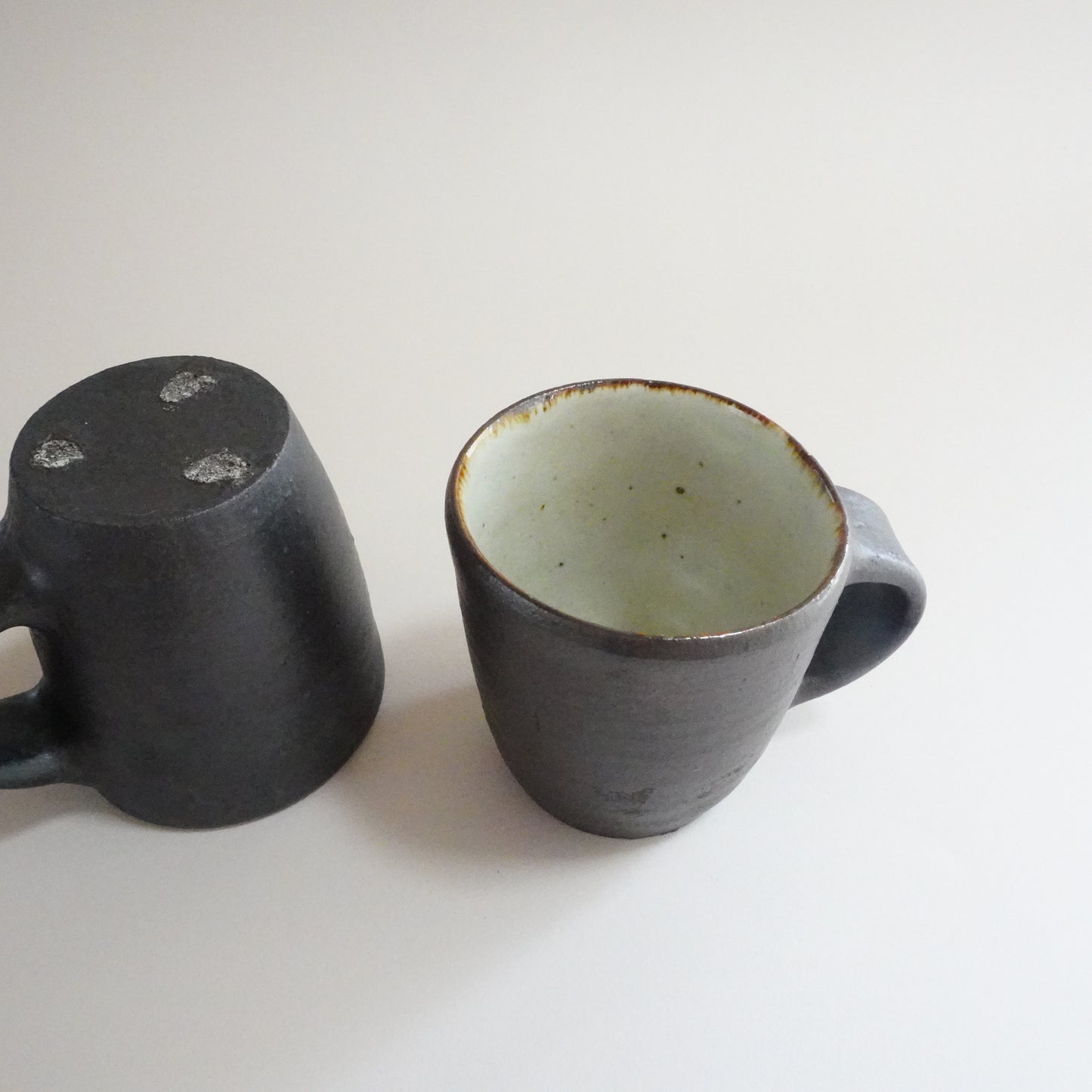 細いコーヒーカップ（黒）